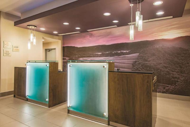 Hotel La Quinta By Wyndham York Extérieur photo